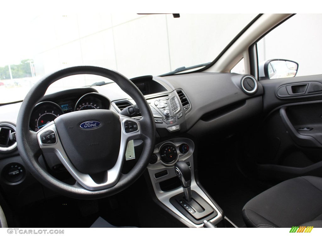 2019 Fiesta SE Hatchback - Oxford White / Charcoal Black photo #21