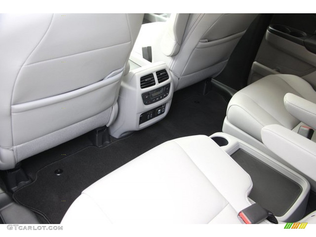 2020 Honda Pilot Touring Rear Seat Photos