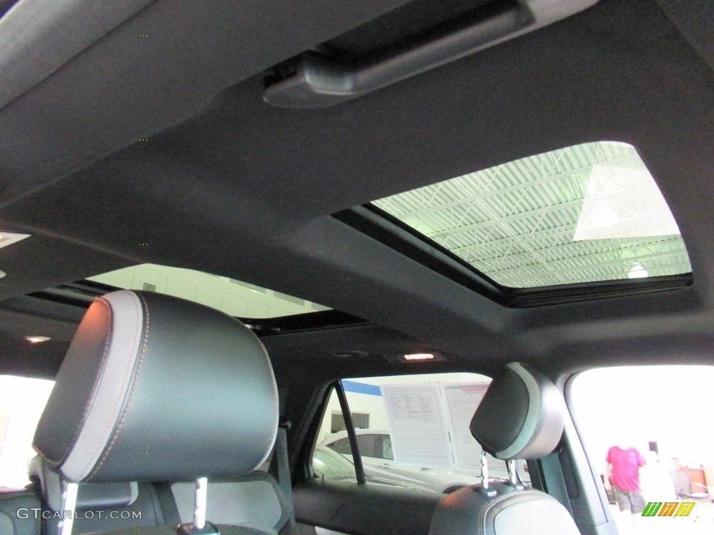 2017 Explorer XLT 4WD - Ingot Silver / Ebony Black photo #17