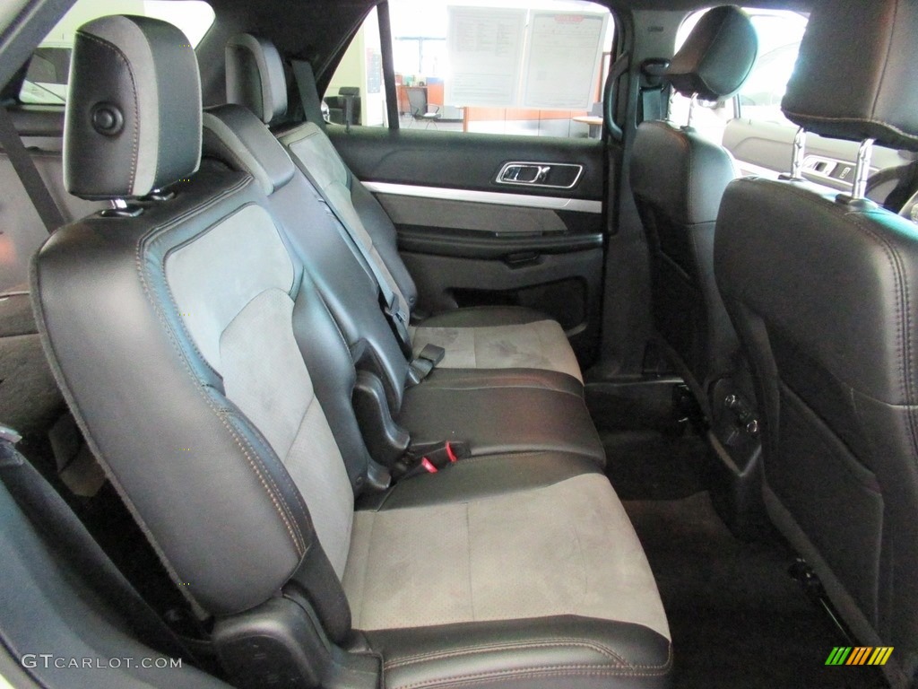 2017 Explorer XLT 4WD - Ingot Silver / Ebony Black photo #20