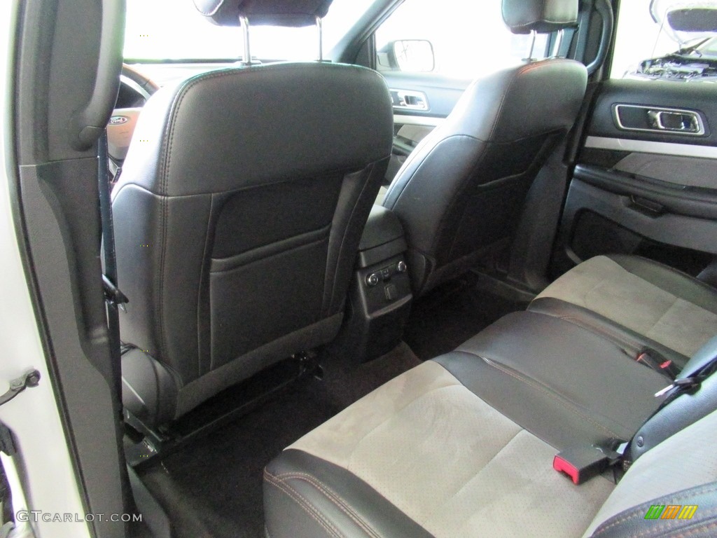 2017 Explorer XLT 4WD - Ingot Silver / Ebony Black photo #25