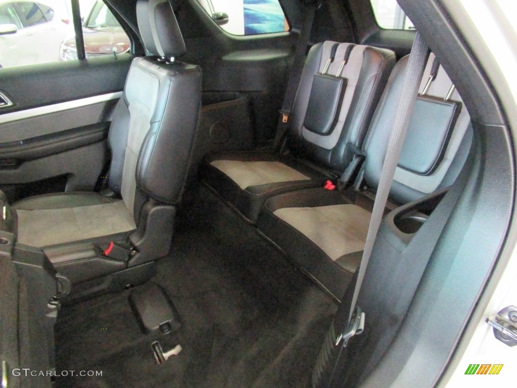 2017 Explorer XLT 4WD - Ingot Silver / Ebony Black photo #27