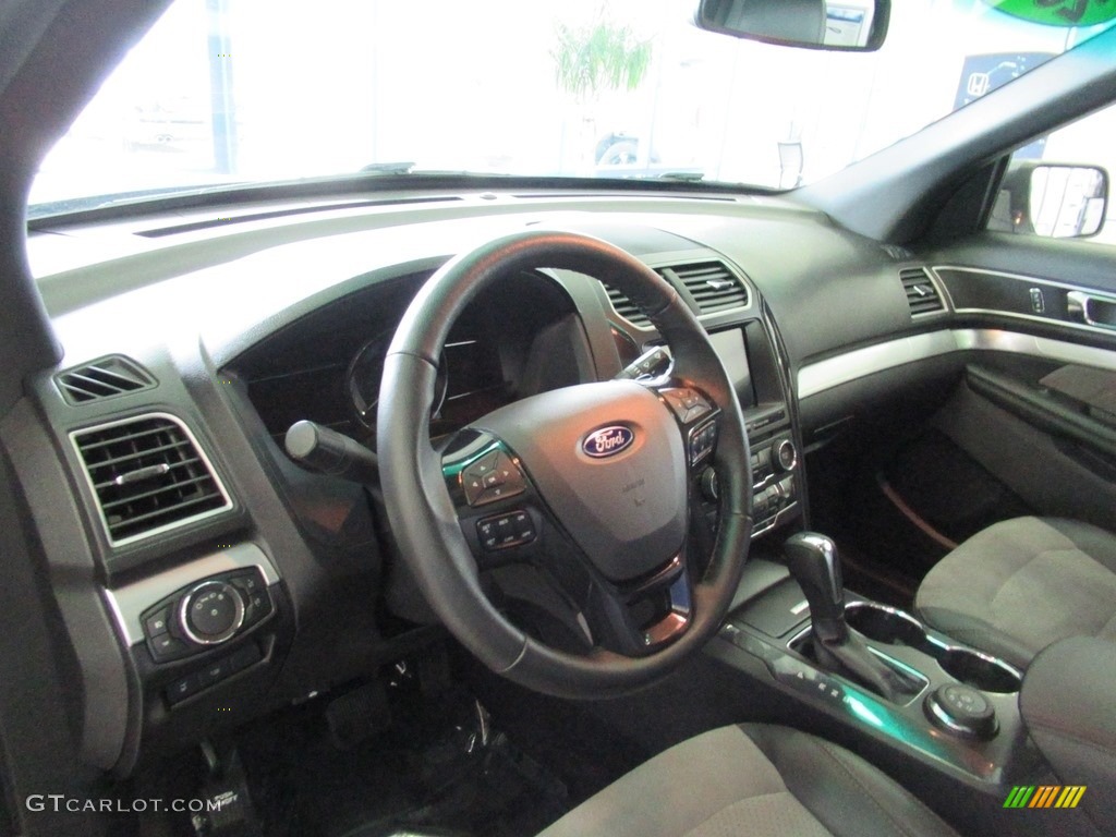 2017 Explorer XLT 4WD - Ingot Silver / Ebony Black photo #29