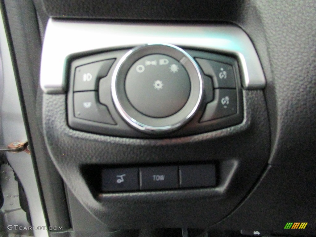 2017 Explorer XLT 4WD - Ingot Silver / Ebony Black photo #31