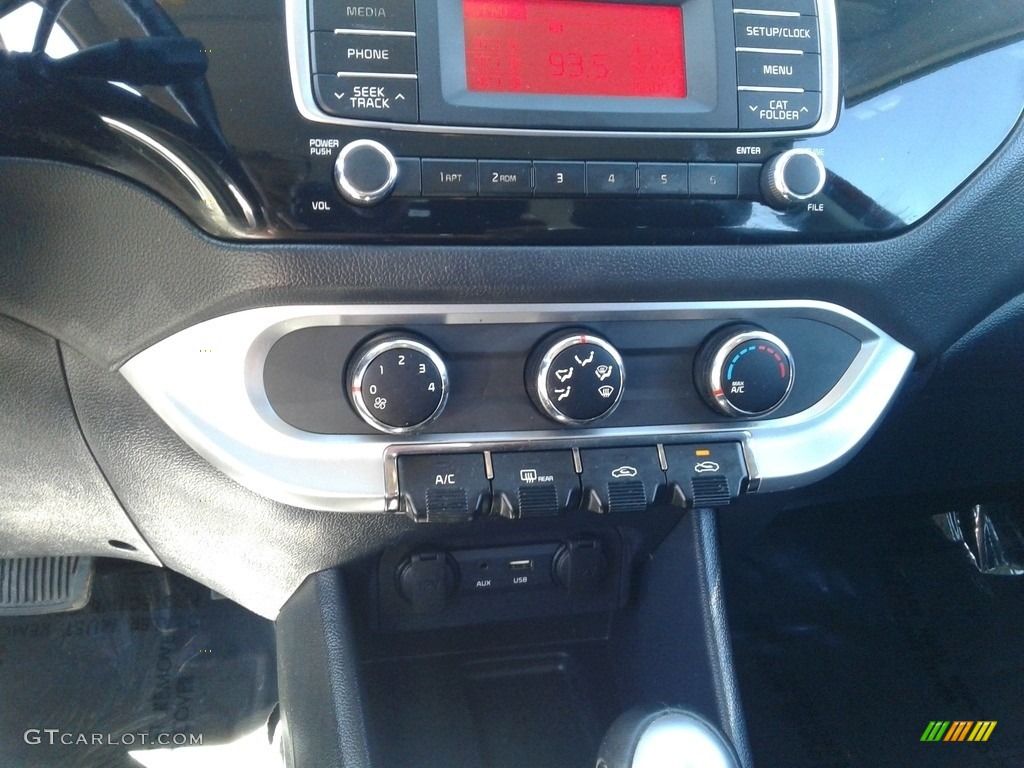 2017 Kia Rio EX Sedan Controls Photos