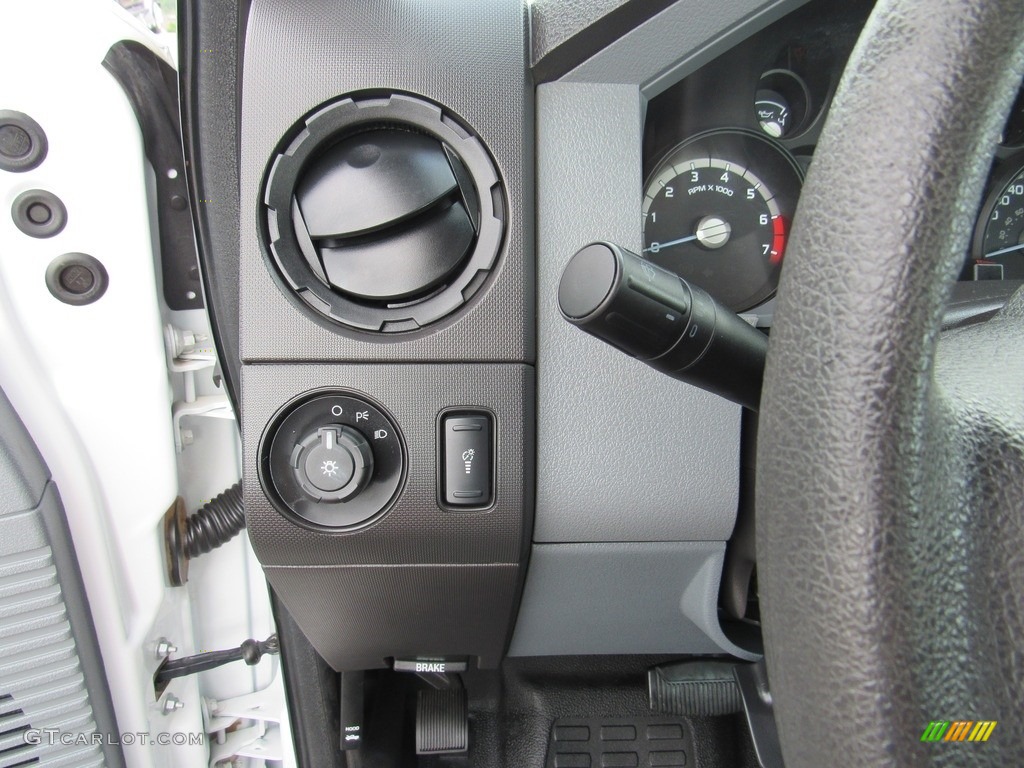 2011 Ford F250 Super Duty XL Regular Cab Chassis Controls Photo #138303761