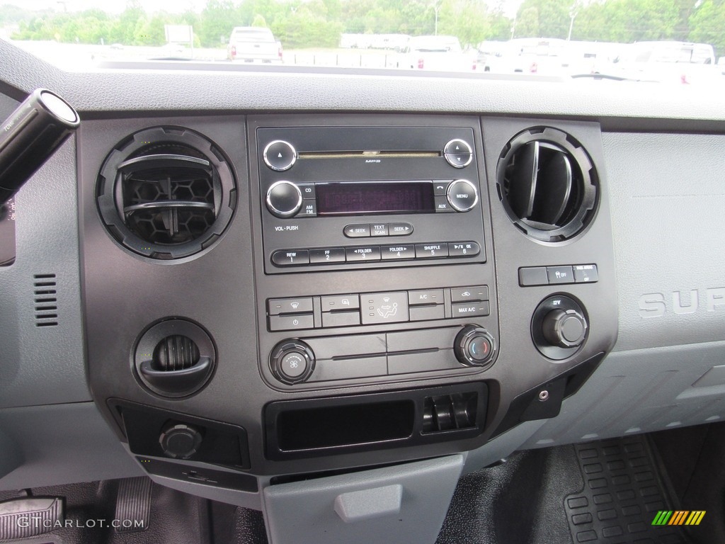 2011 Ford F250 Super Duty XL Regular Cab Chassis Controls Photo #138303779