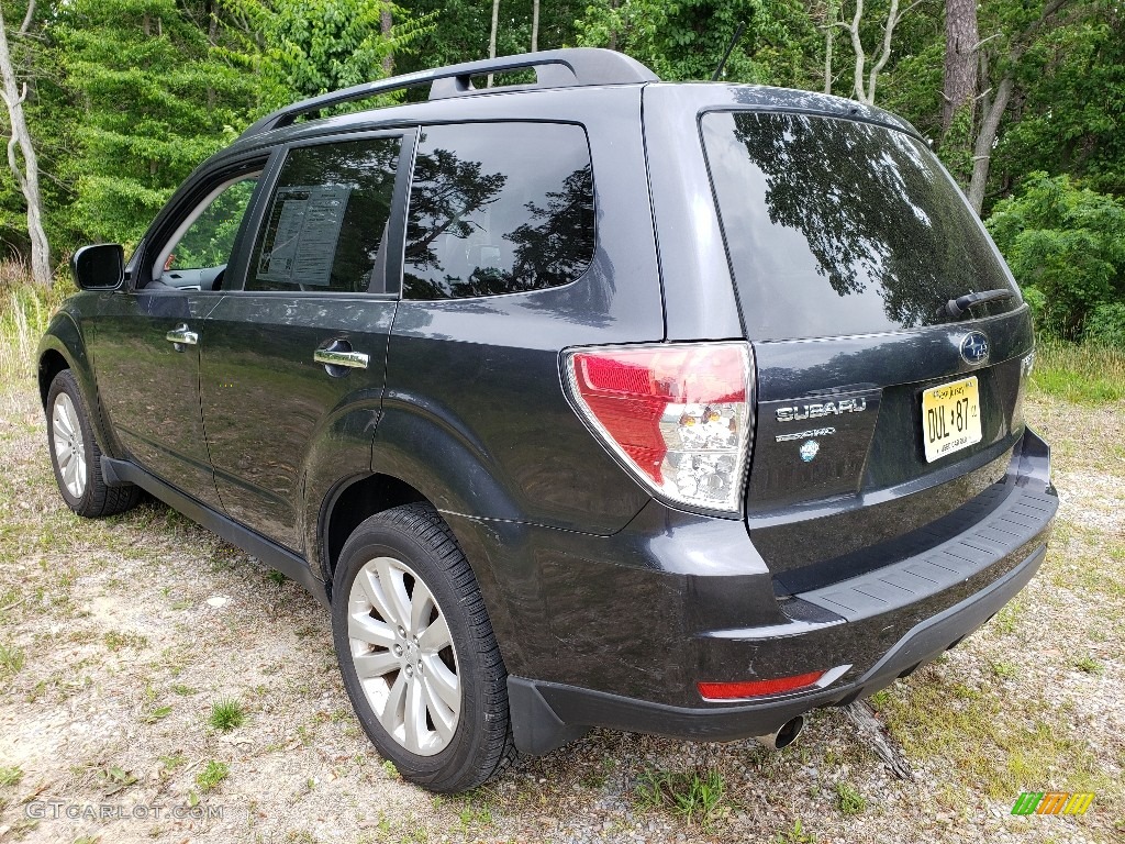 2013 Forester 2.5 X Premium - Dark Gray Metallic / Platinum photo #3
