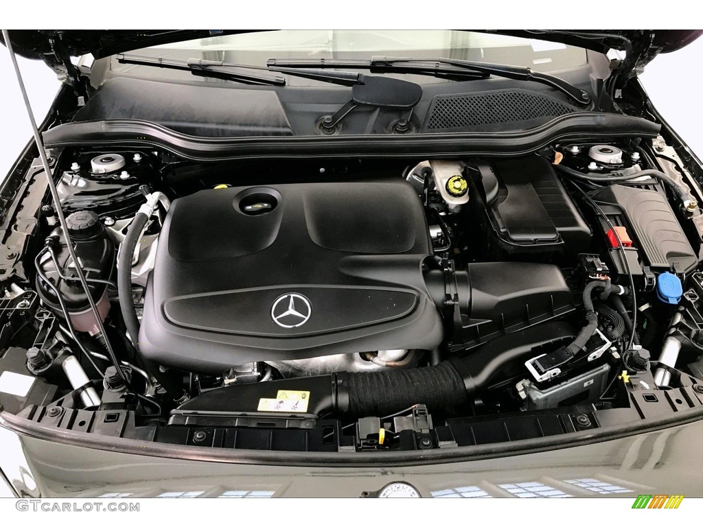 2017 Mercedes-Benz GLA 250 4Matic Engine Photos