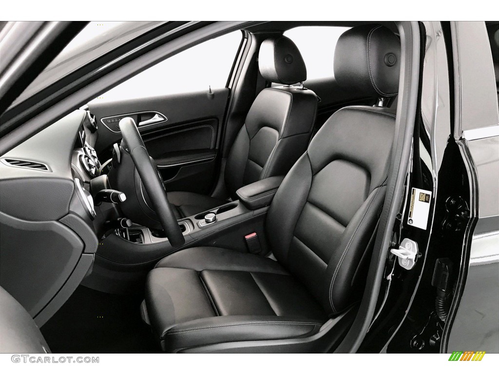 2017 Mercedes-Benz GLA 250 4Matic Front Seat Photos
