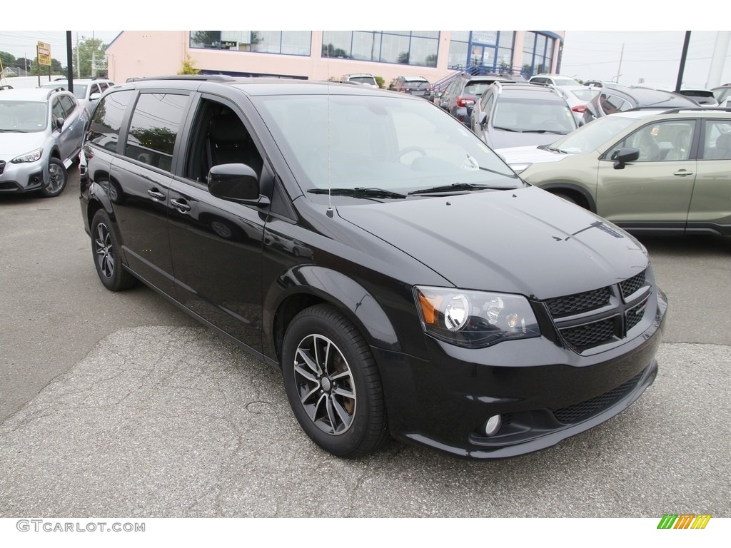 Black Onyx Crystal Pearl 2018 Dodge Grand Caravan GT Exterior Photo #138309982