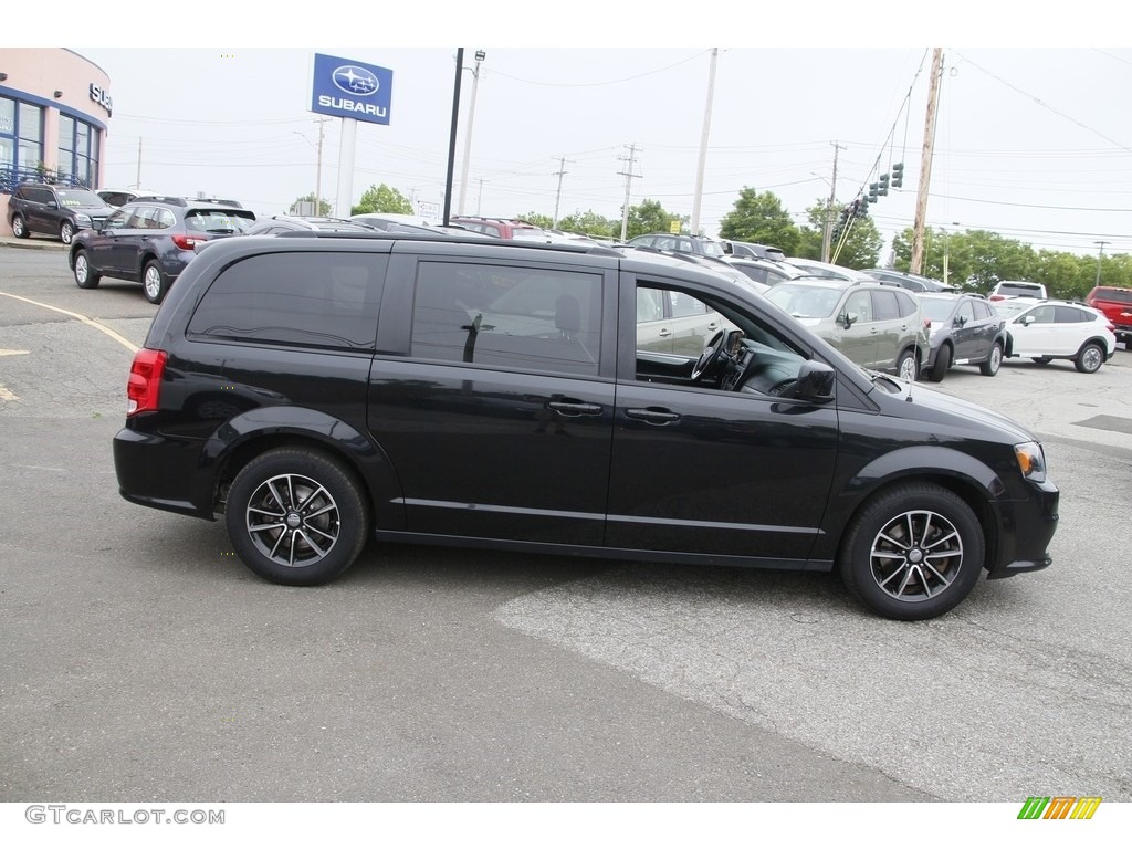 Black Onyx Crystal Pearl 2018 Dodge Grand Caravan GT Exterior Photo #138310009