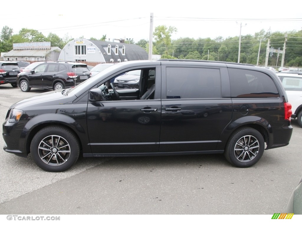 Black Onyx Crystal Pearl 2018 Dodge Grand Caravan GT Exterior Photo #138310081
