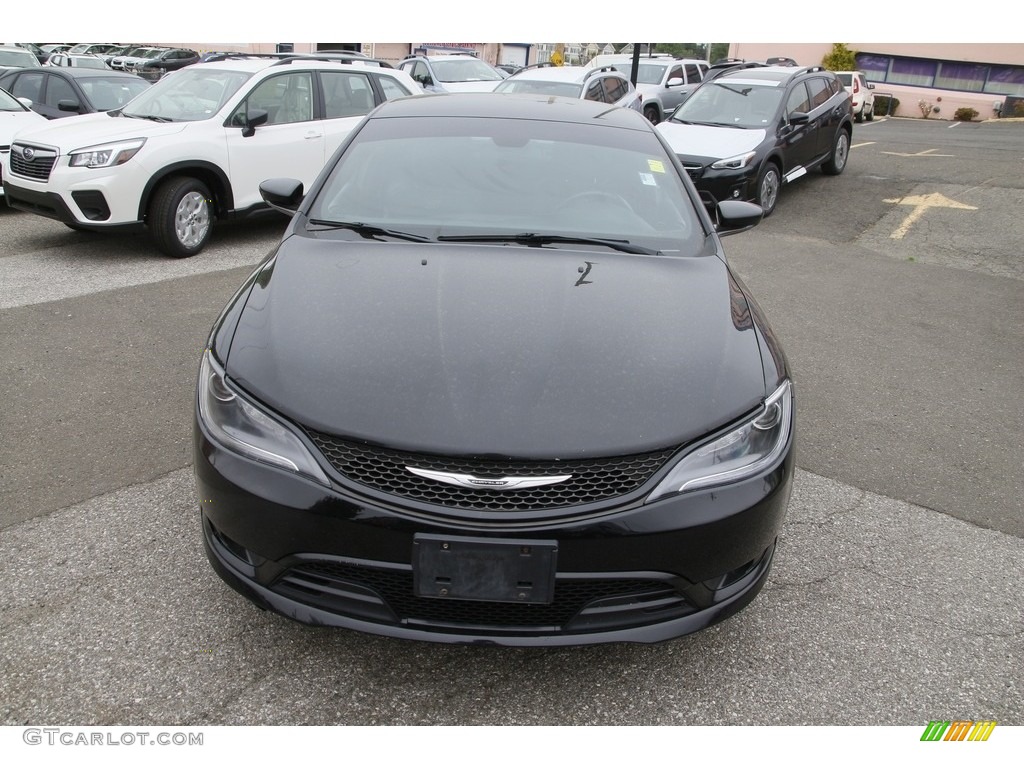 2015 200 S - Black / Black photo #2
