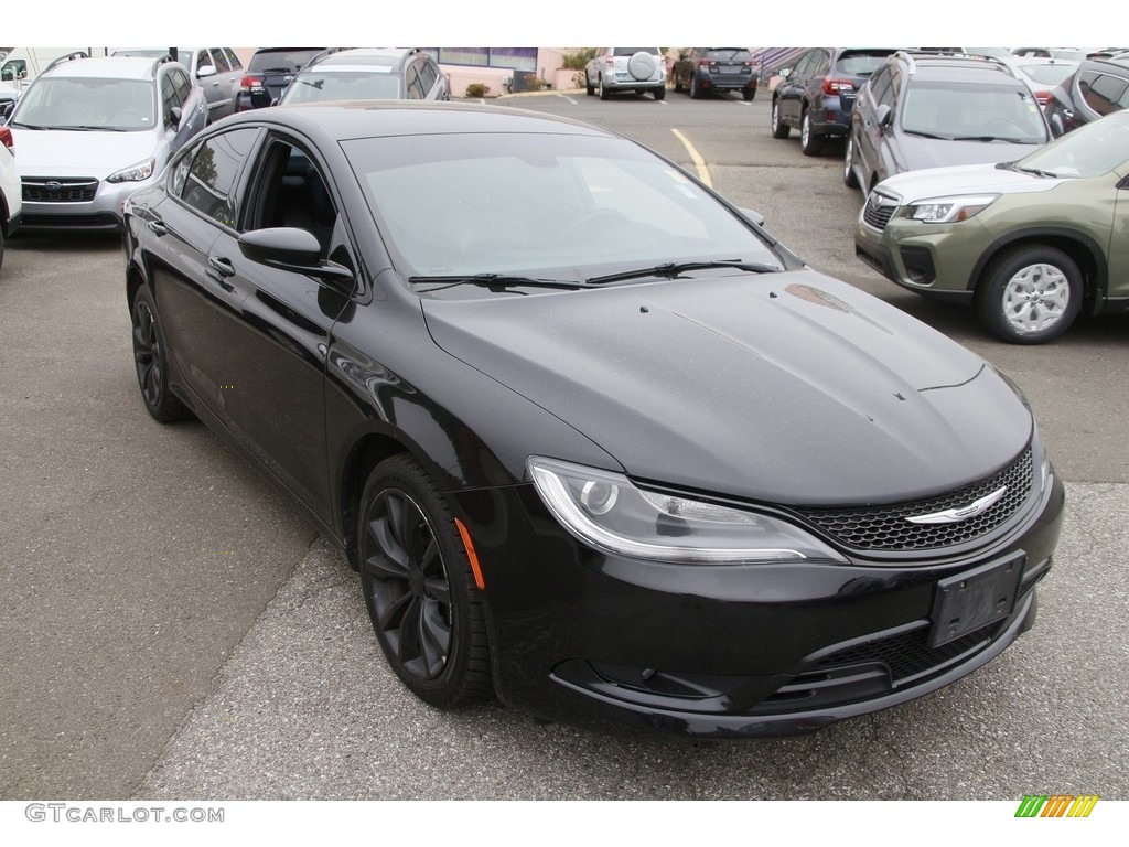 2015 200 S - Black / Black photo #3