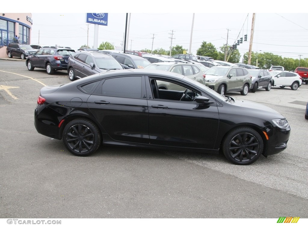 2015 200 S - Black / Black photo #4