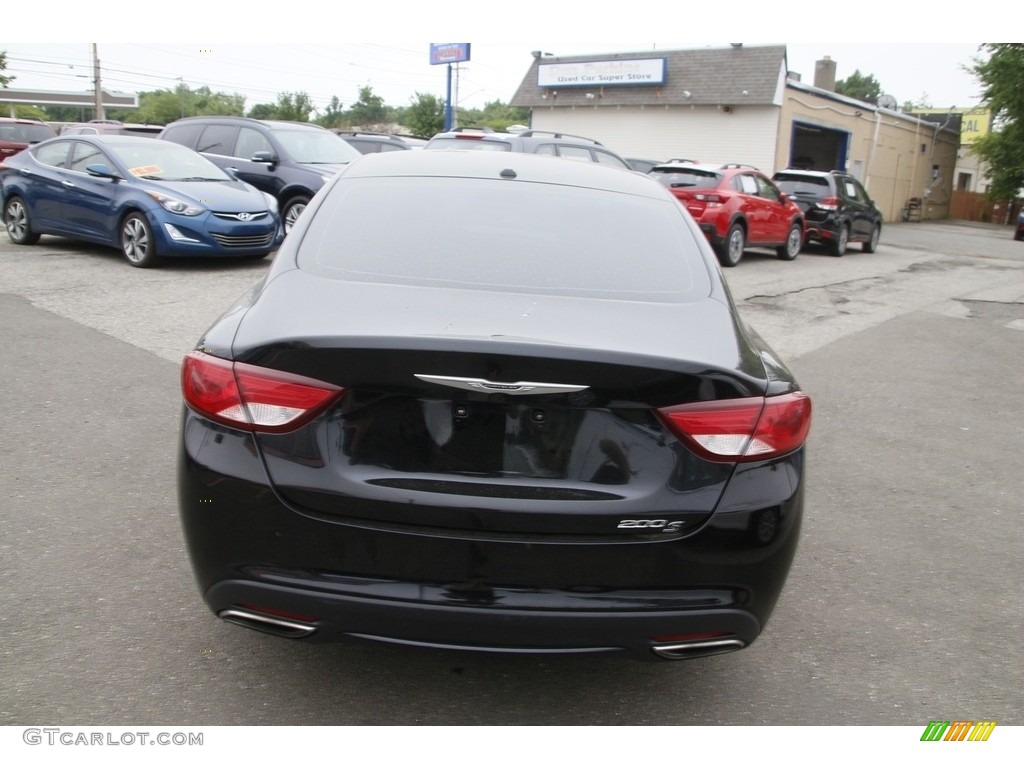 2015 200 S - Black / Black photo #6