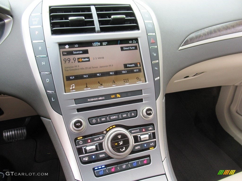 2019 Lincoln MKZ Hybrid Reserve II Controls Photos