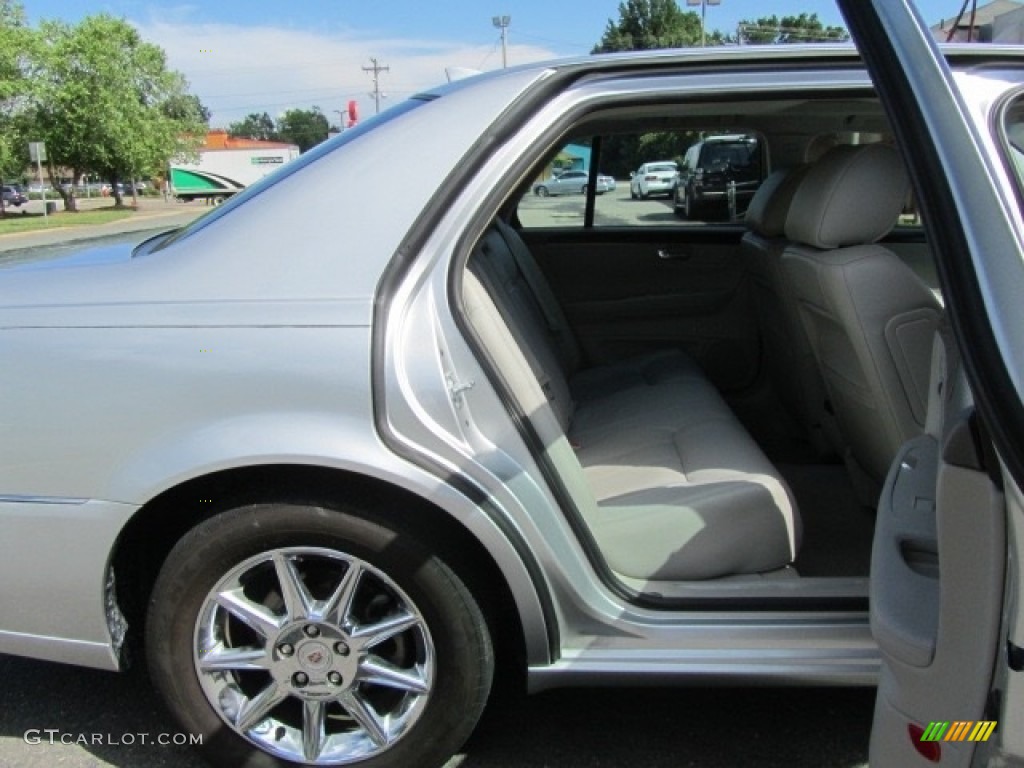 2011 DTS Luxury - Radiant Silver Metallic / Titanium/Dark Titanium Accents photo #25