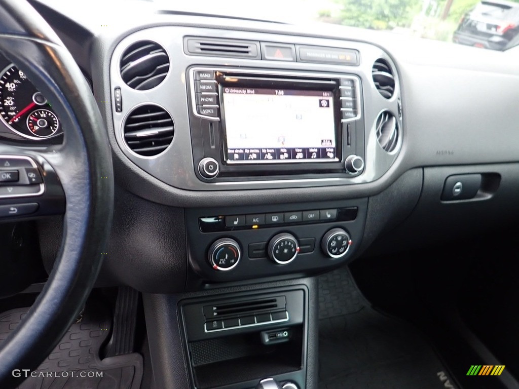 2016 Volkswagen Tiguan SE Controls Photo #138318358