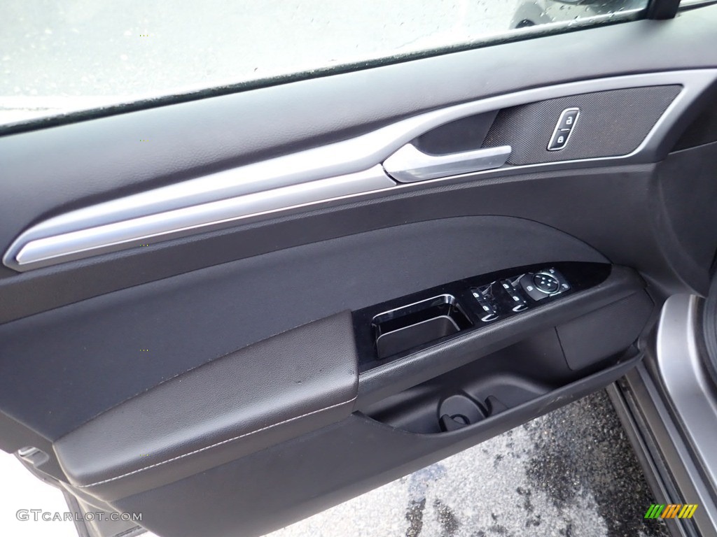 2013 Fusion SE - Sterling Gray Metallic / Charcoal Black photo #19