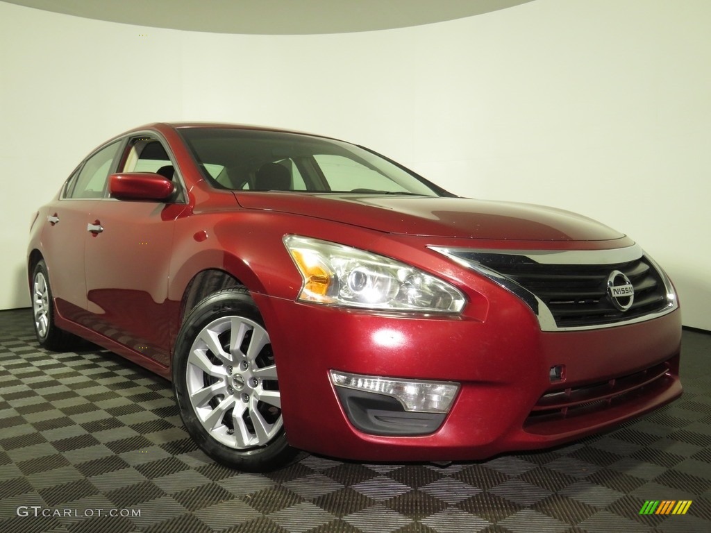 2013 Altima 2.5 S - Cayenne Red / Charcoal photo #1