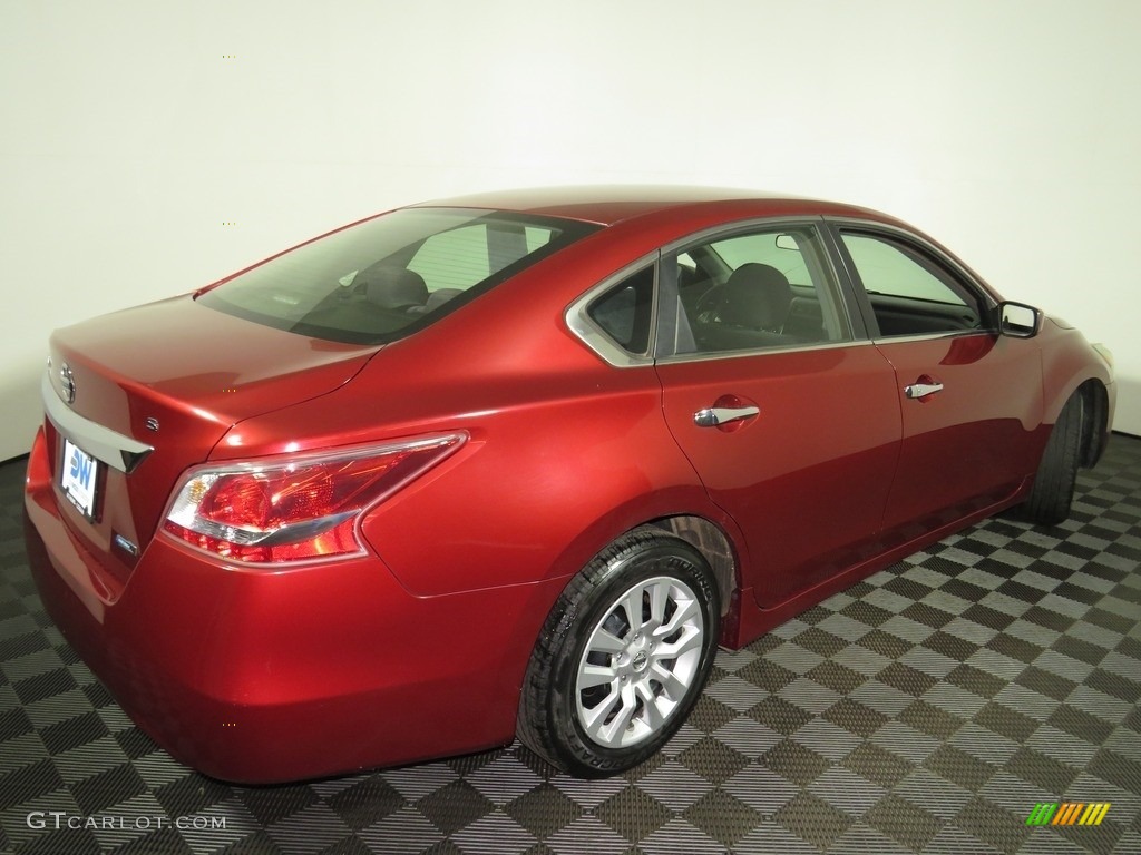 2013 Altima 2.5 S - Cayenne Red / Charcoal photo #14