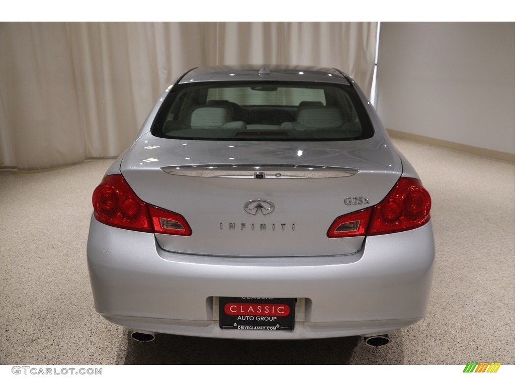 2011 G 25 x AWD Sedan - Liquid Platinum / Graphite photo #4