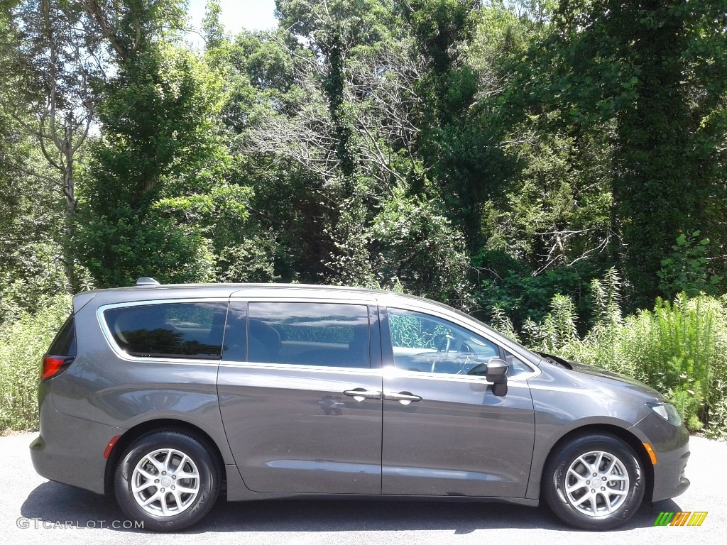 2017 Pacifica Touring - Granite Crystal Metallic / Black/Alloy photo #5