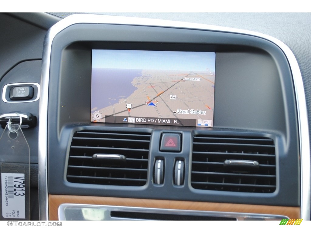 2017 Volvo XC60 T5 Inscription Navigation Photos
