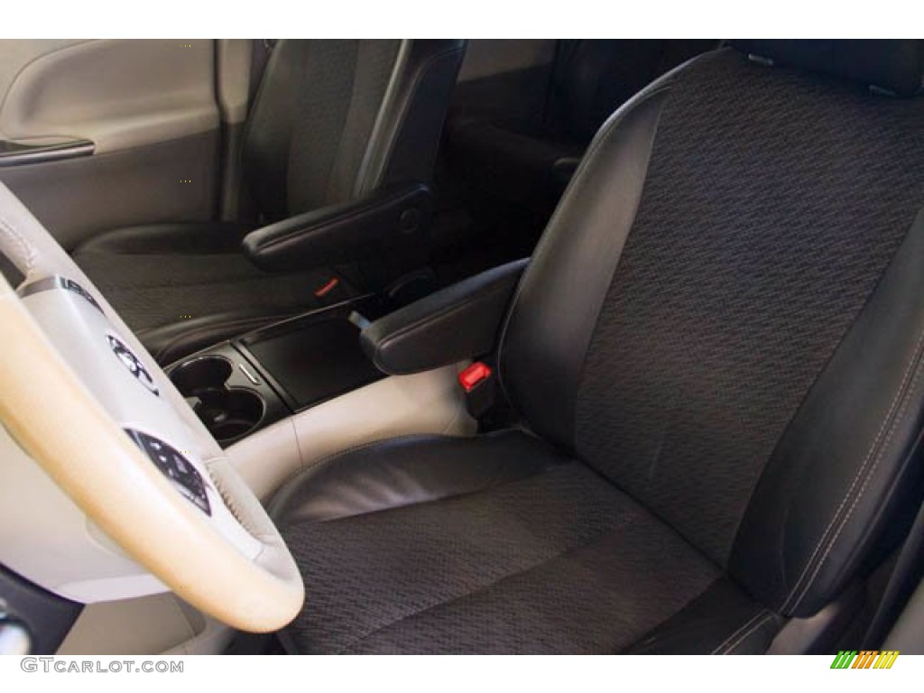 2011 Sienna SE - Black / Dark Charcoal photo #17