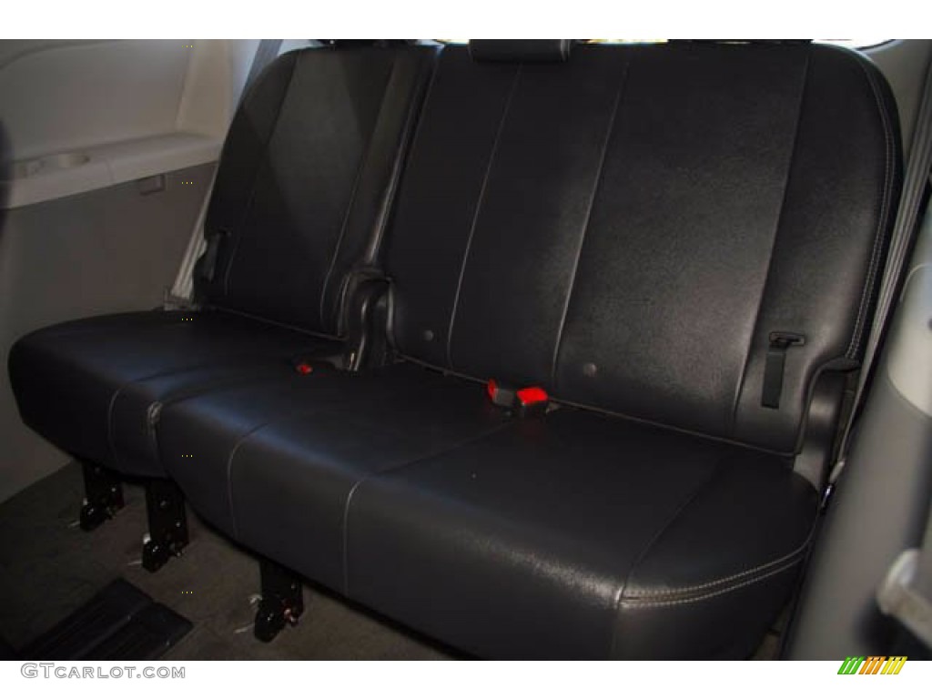 2011 Sienna SE - Black / Dark Charcoal photo #20