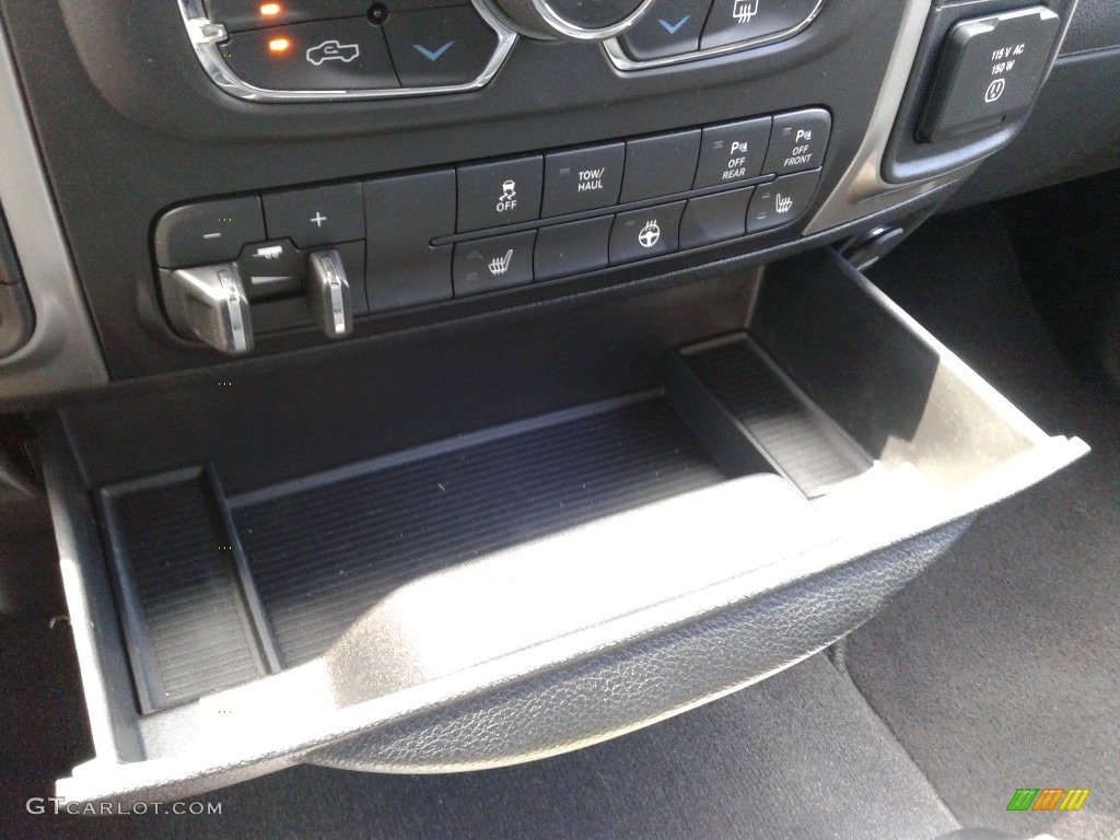 2017 Ram 1500 Big Horn Crew Cab 4x4 Controls Photo #138330302
