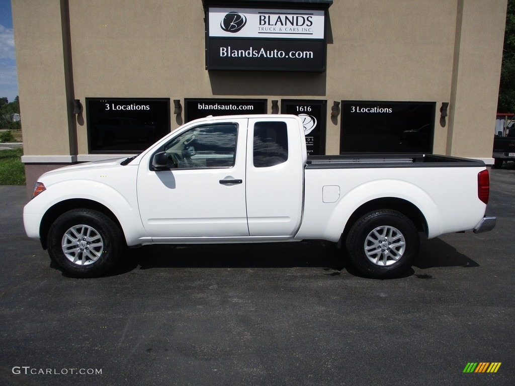 2017 Frontier SV King Cab 4x4 - Glacier White / Beige photo #1