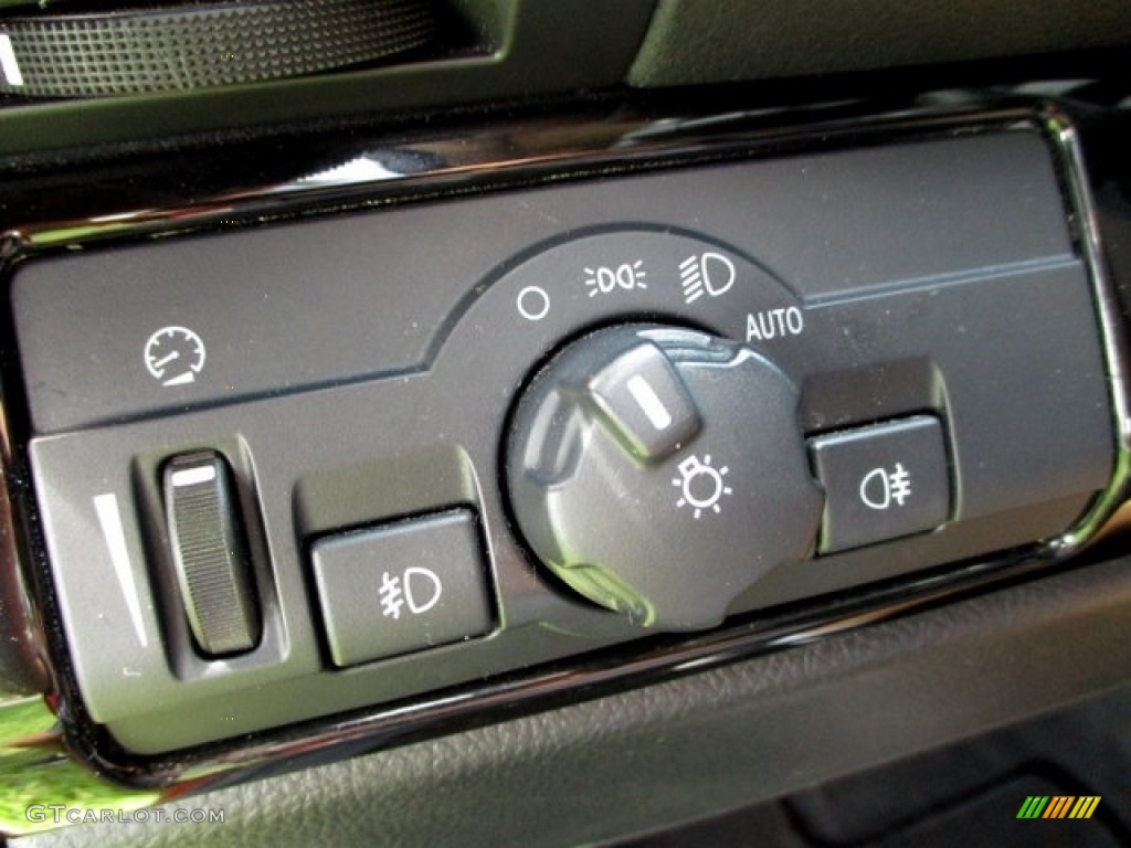 2011 Land Rover LR2 HSE Controls Photos