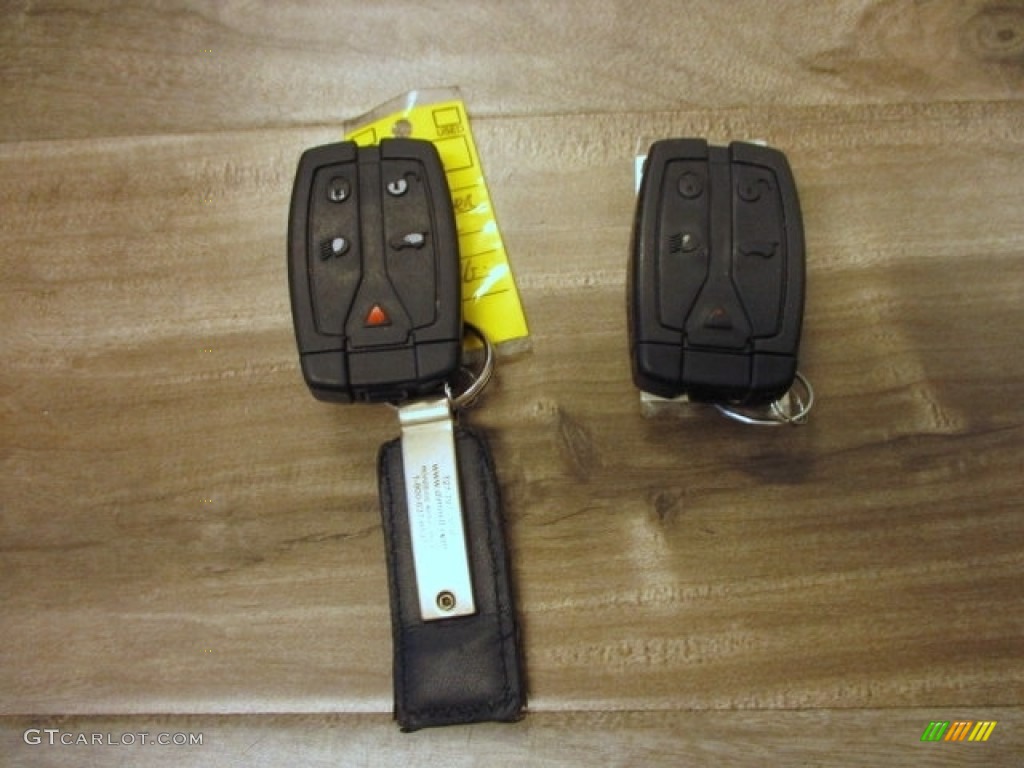 2011 Land Rover LR2 HSE Keys Photos