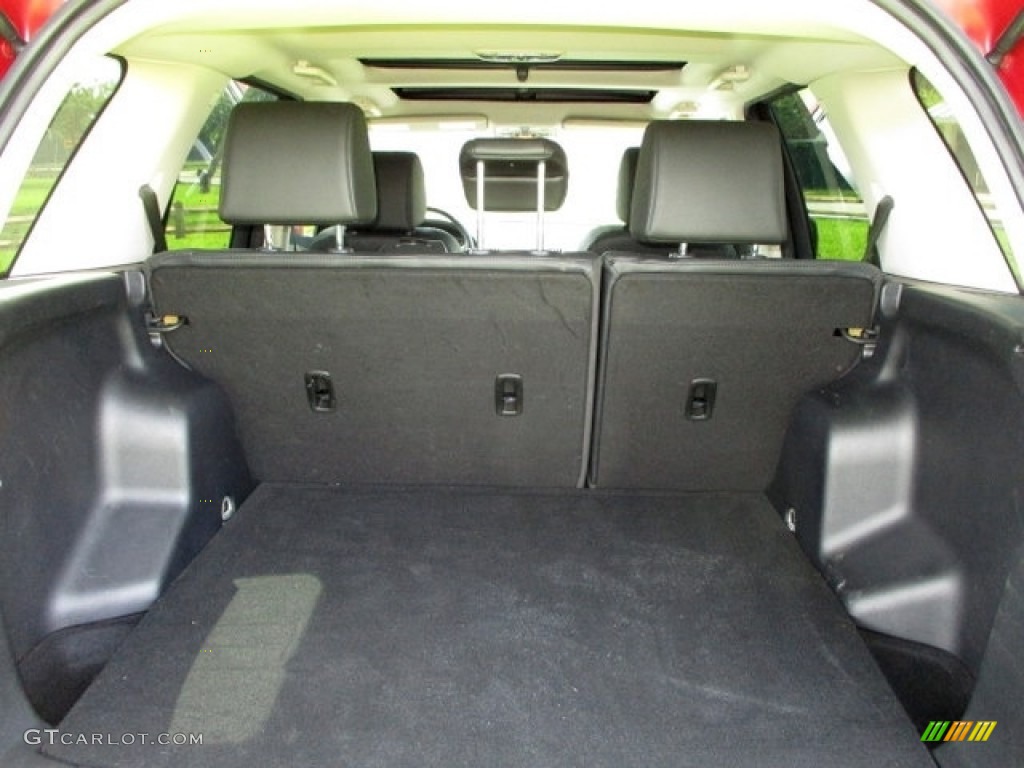 2011 Land Rover LR2 HSE Trunk Photos