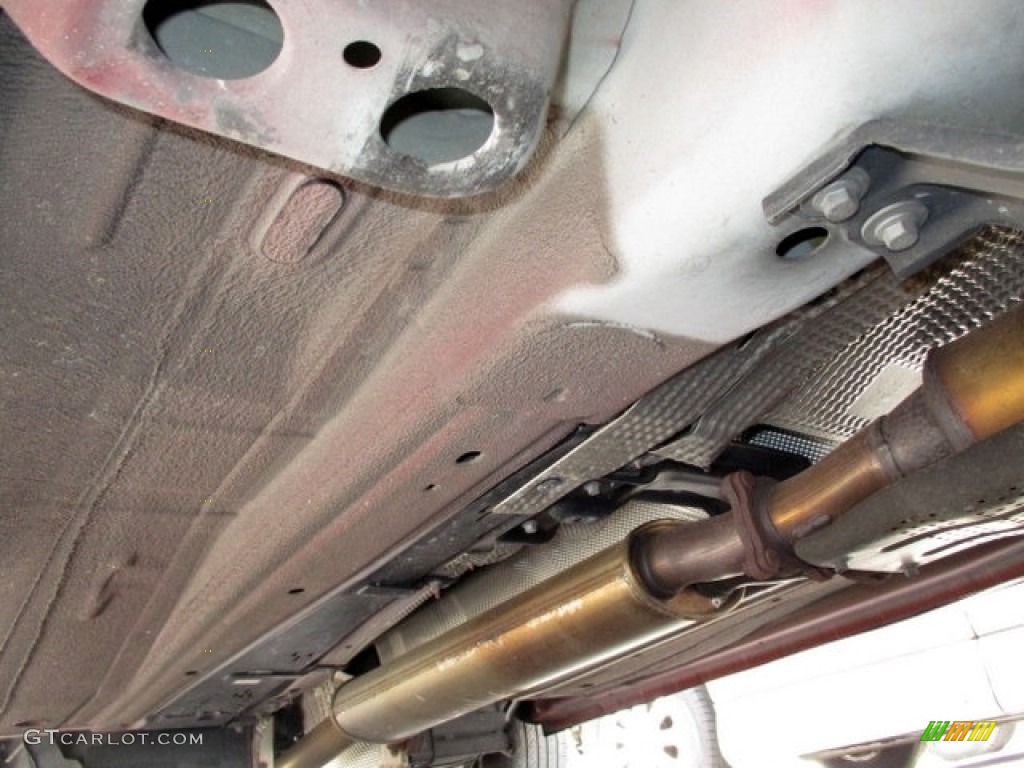 2011 Land Rover LR2 HSE Undercarriage Photo #138334862