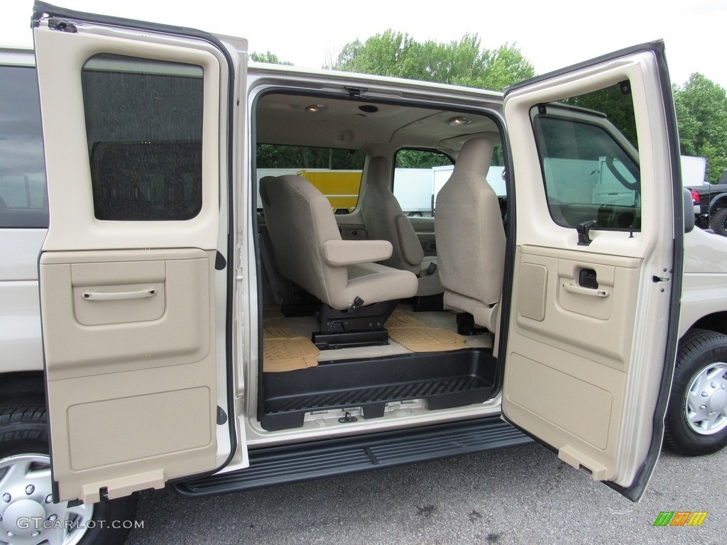 2013 E Series Van E350 XLT Extended Passenger - Pueblo Gold Metallic / Medium Pebble photo #34