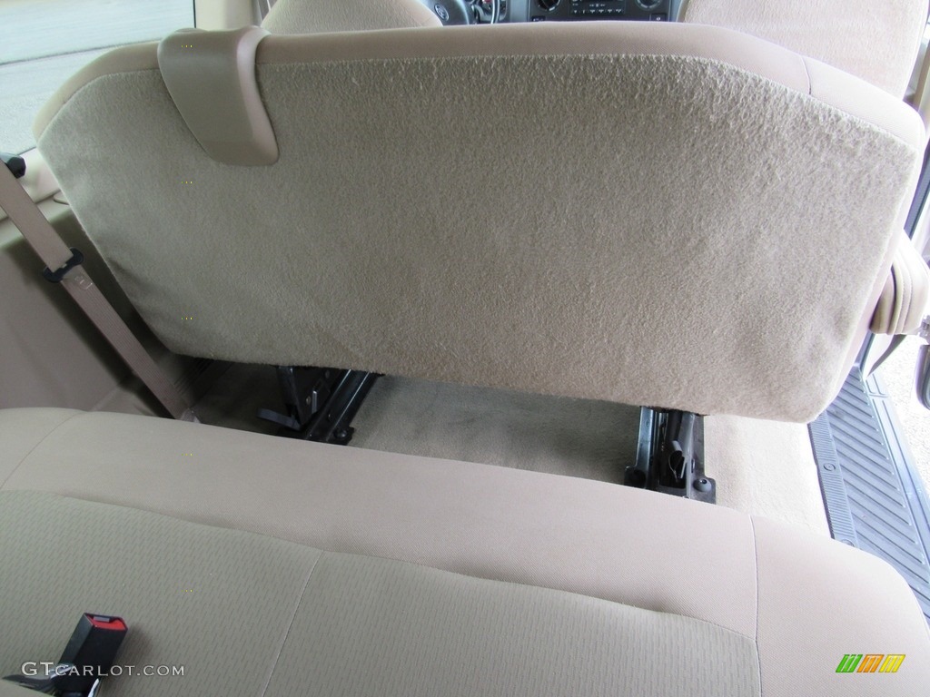 2013 E Series Van E350 XLT Extended Passenger - Pueblo Gold Metallic / Medium Pebble photo #47