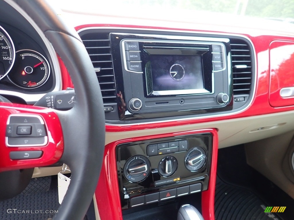 2019 Volkswagen Beetle S Black/Beige Dashboard Photo #138342225