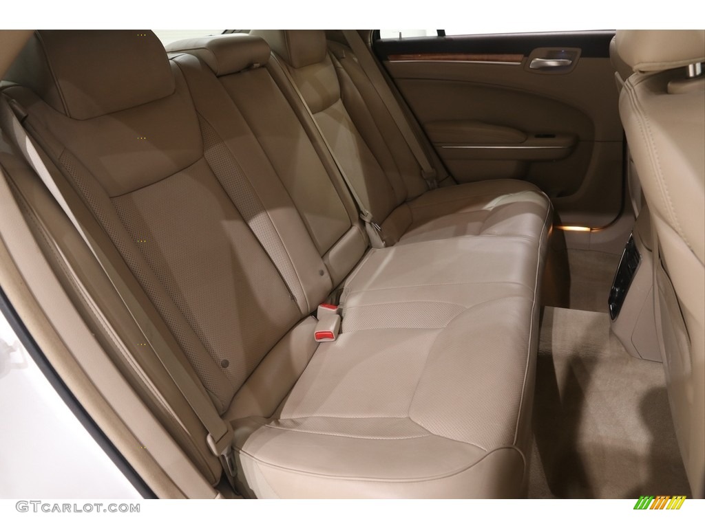 2014 300 C AWD - Ivory Tri-Coat Pearl / Dark Frost Beige/Light Frost Beige photo #15