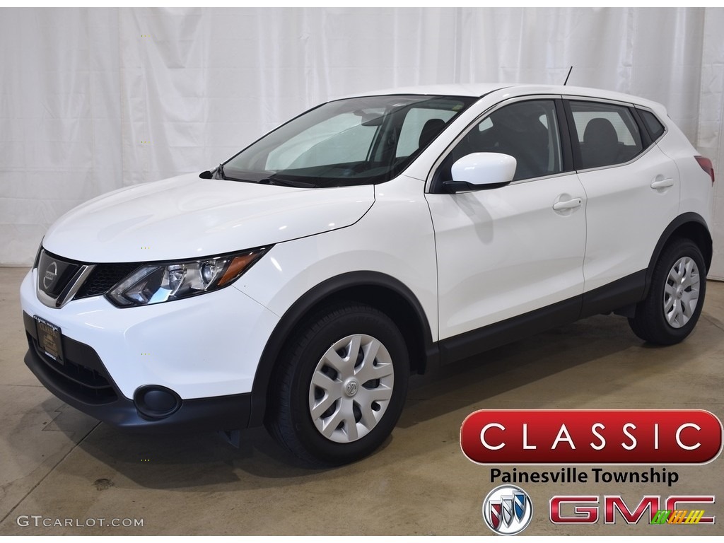 Glacier White Nissan Rogue Sport