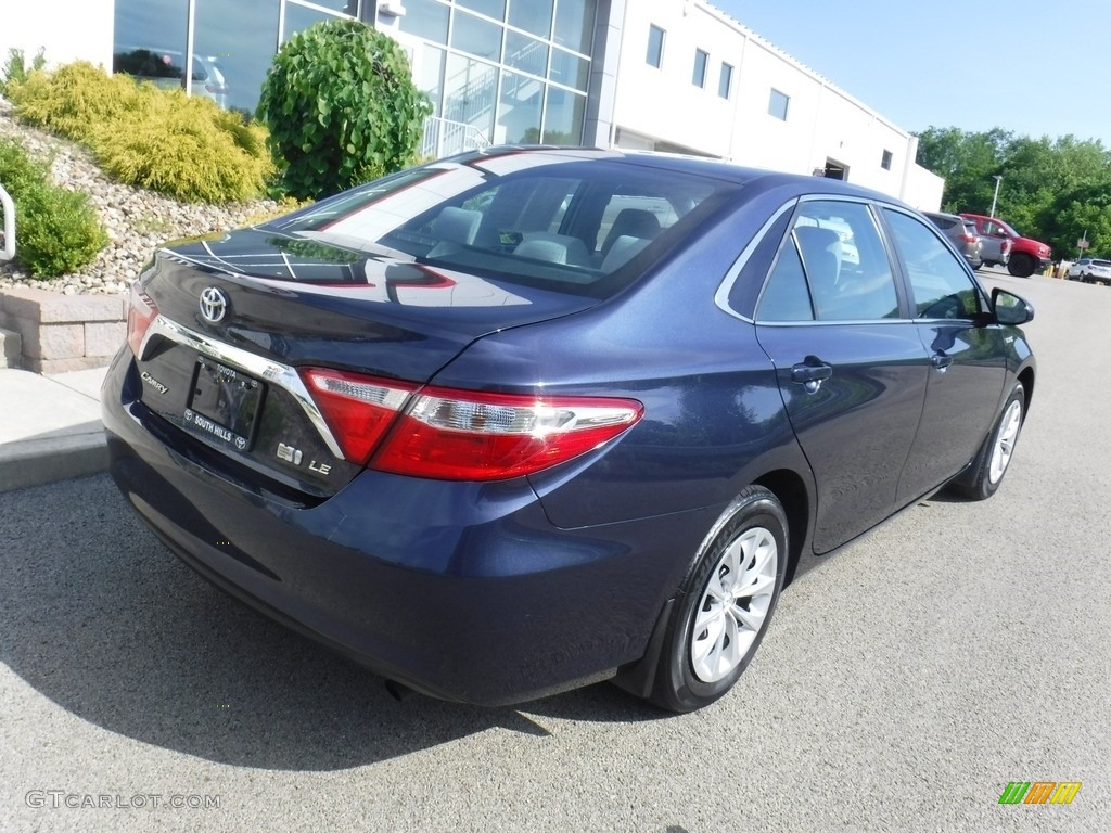 2017 Camry Hybrid LE - Parisian Night Pearl / Ash photo #15