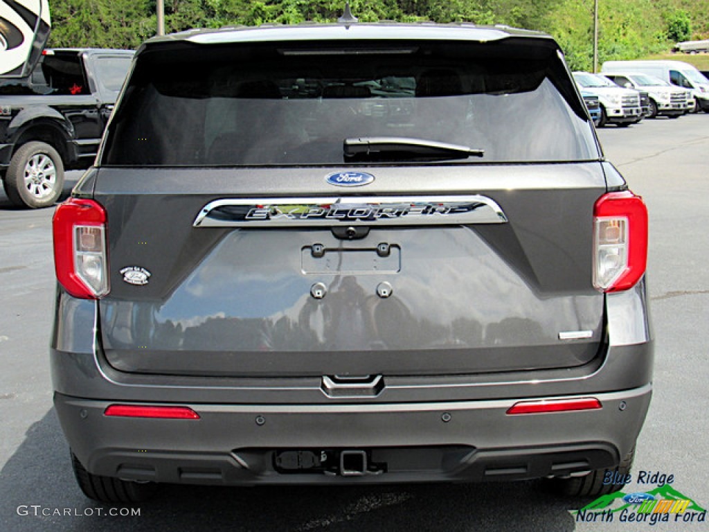 2020 Explorer RWD - Magnetic Metallic / Sandstone photo #4