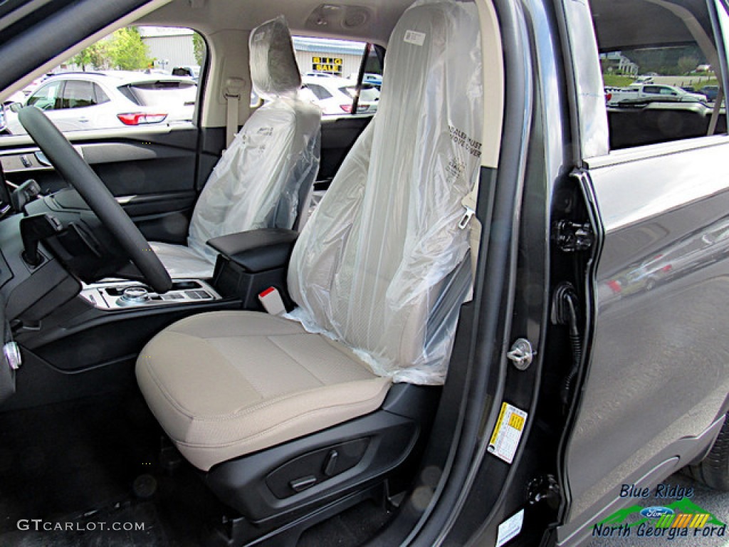 2020 Explorer RWD - Magnetic Metallic / Sandstone photo #10