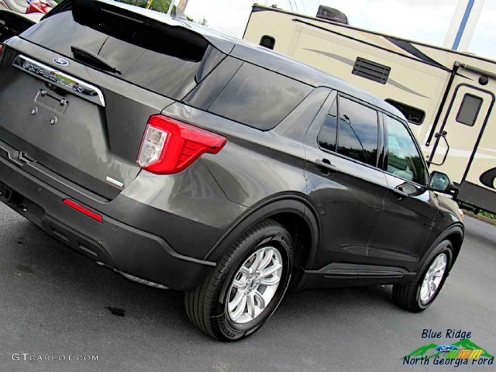 2020 Explorer RWD - Magnetic Metallic / Sandstone photo #33