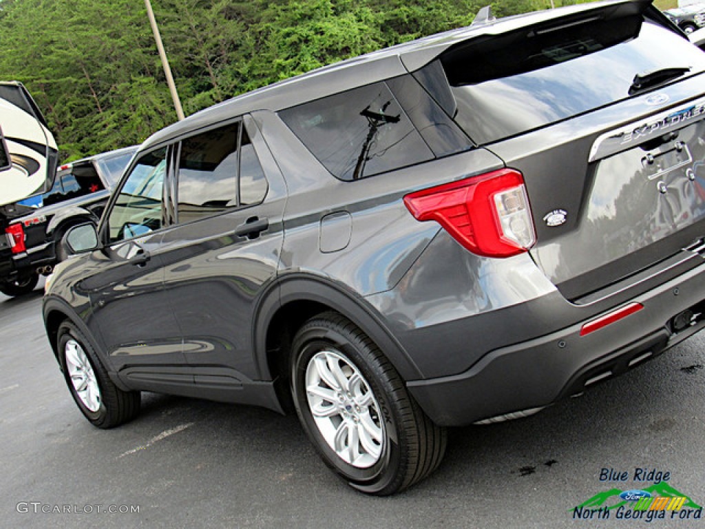 2020 Explorer RWD - Magnetic Metallic / Sandstone photo #34