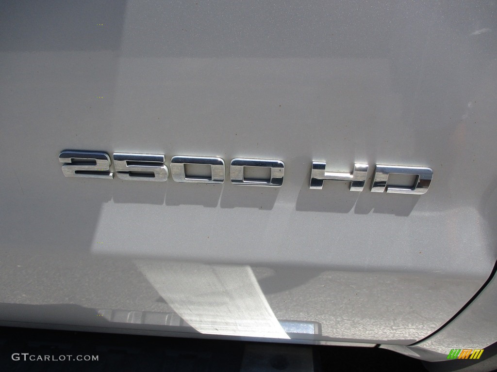 2016 GMC Sierra 2500HD Crew Cab Marks and Logos Photos