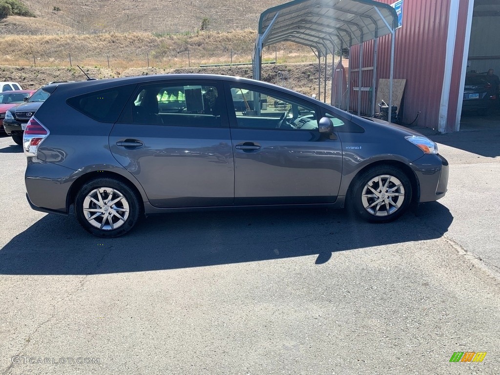 2016 Prius v Two - Magnetic Gray Metallic / Black photo #4